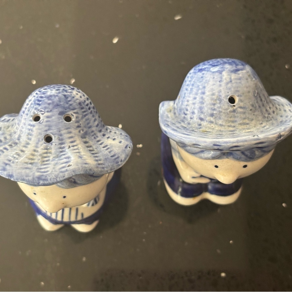 MCM Delft Salt and Pepper Shakers. Blue & White Dutch Couple. - Picture 7 of 7